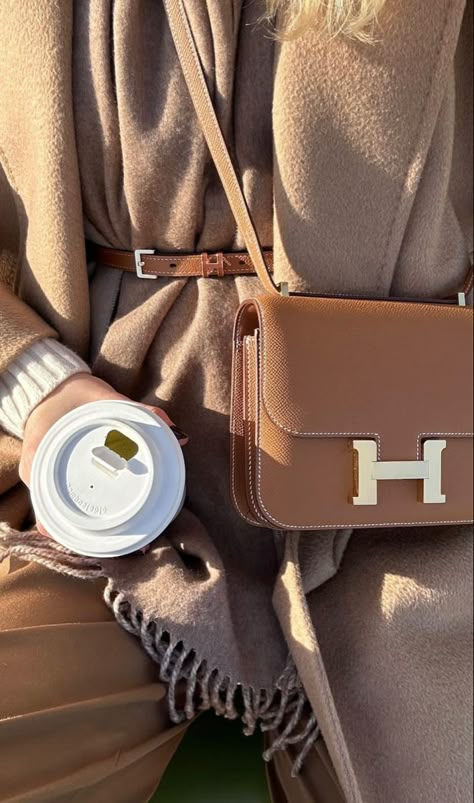 Mini Evelyne Hermes, Beige Ootd, Constance Hermes, Walking Aesthetic, Hermes Constance Bag, Aesthetic Luxury, Ootd Outfits, Handbag Outfit, Hermes Constance