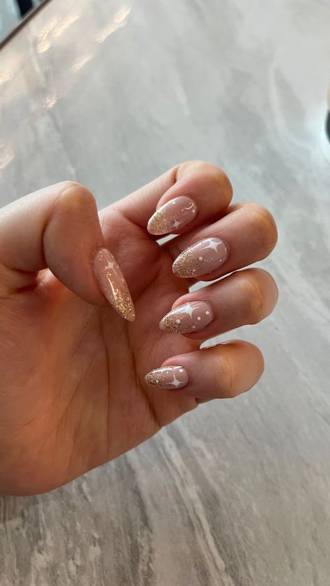 Nail art design for spring summer 2023 Pink Glitter Star Nails, Sparkly Star Nails, Twinkle Star Nails, Glitter Star Nails, Pink Star Nails, Nude Sparkly Nails, Slay Nails, Glitter Top, Bride Nails