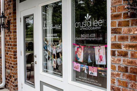 Cute studio window display. This is what I want, if I ever get to have a studio!!! Photography Studio Spaces, Photo Studio Design, Studio Decoration, Photography Lighting Setup, Window Photography, Murrells Inlet Sc, Decoration Window, Murrells Inlet, Popular Photography