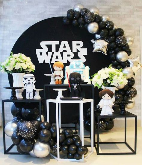 Decora tu cumpleaños con la temática de Star Wars aquí te mostramos como conseguir la mejor decoración. #CumpleStarWars #CumpleañosStarWars Star Wars Themed Party, Star Wars Party Decorations, Happy Birthday B, Decoracion Star Wars, Star Wars Themed Birthday Party, Star Wars Baby Shower, Star Wars Theme Party, Star Wars Decor, Star Wars Cake