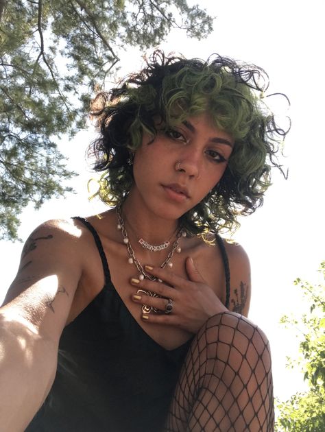 Mint Green Curly Hair, Dyed Curly Hair Green, Dark Green Tips Hair, Emerald Green Curly Hair, Dyed Underneath Hair Curly, Dark Green Hair Curly, Green And Black Curly Hair, Green Hair Dye Ideas Short Hair, Short Jellyfish Hair Curly