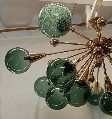 For Sale on 1stDibs - A fantastic emerald green sputnik, with a surprising design and for its very low height, which allows it to fit in both high and low ceilings. Very elegant, Glass Sputnik Chandelier, Dramatic Light Fixtures, Glass Bulb Chandelier, Chandelier For Two Story Foyer, Green Glass Light Fixture, Emerald Home Decor, Dining Room Lighting Inspiration, Green Glass Chandelier, Maximalist Lighting