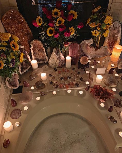 Bath Aesthetic, Crystal Room, Spiritual Bath, Dream Bath, Room Deco, Witch Aesthetic, Dream Room Inspiration, Meditation Room, Room Inspiration Bedroom