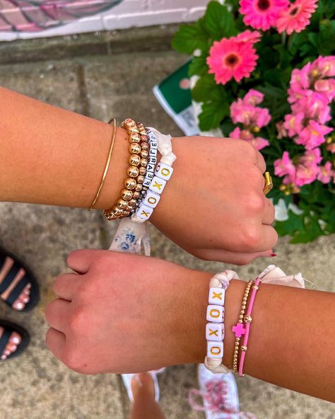 Bestie Bracelets, Sister Bracelets, Matching Bff, Bff Bracelet, Preppy Bracelets, Bff Bracelets, Bracelet Stacks, Bracelets Ideas, Love Shack Fancy