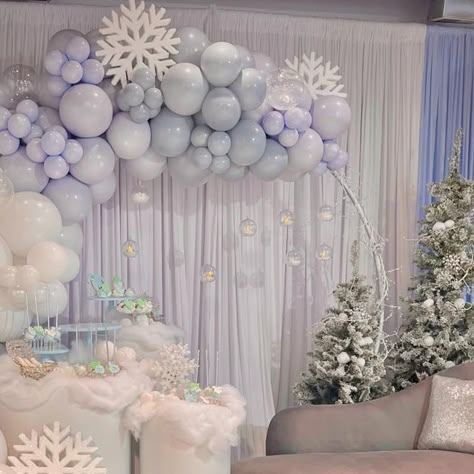 Lorena on Instagram: "❄️winter wonderland ❄️ #winterwonderland #winterwonderlandbabyshower #chicagoballoons #chicagoballoondecor #chicagoballoonartist #chicagoballoondecor" Winter Wonderland Balloon Arch, Winter Wonderland Balloons, Sweet 16 Winter Wonderland, Sweet 16 Winter, Winter Wonderland Birthday Party, Winter Onederland Birthday Party, 60th Bday, Onederland Birthday Party, Winter Wonderland Birthday