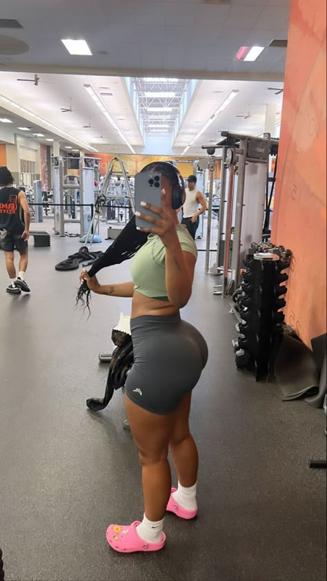 Woman Bulking, Gym Workouts Women Outfit, Gym Black Women, Bulk Women, Body Tea, Leg And Glute Workout, Fitness Wear Outfits, Cute Gym Outfits, Gym Workout Outfits