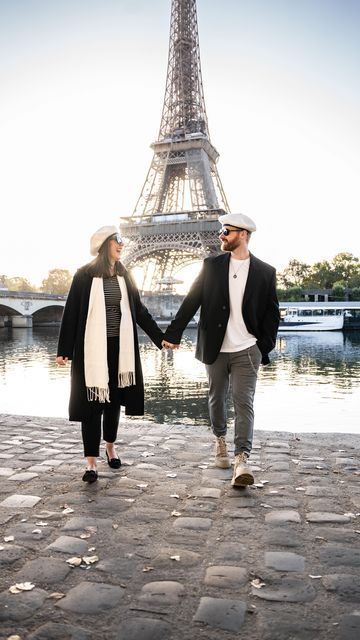 Couple Poses Tourist, Travel Poses Ideas Couple, Couple Paris Photos, Travel Couple Photos, Couple Travel Photography, Couples Travel Photography, Best Couple Photos, Couple Travel Photos, Couples Travel