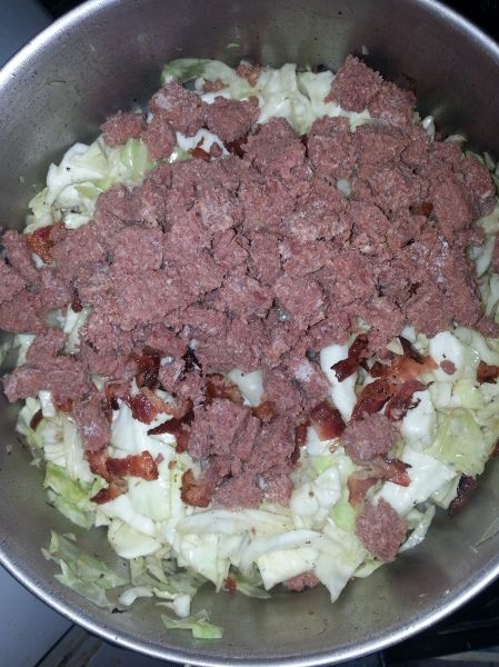 –Paula Deen’s Easy Corned Beef and Cabbage | Fame Fare Canned Corn Beef And Cabbage Recipe, Canned Corned Beef And Cabbage Recipe, Easy Corned Beef And Cabbage, Canned Corned Beef Recipe, Easy Corned Beef, Canned Recipes, Boiled Cabbage, Canned Corned Beef, Corn Beef