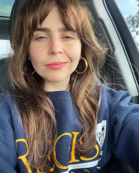 mae margaret whitman (@mistergarf) • Fotos y videos de Instagram Mae Whitman, Violet Voss, Celebrity Look Alike, Winter Hair, Winter Hairstyles, Round Face, Down Hairstyles, Girl Crush, Try It