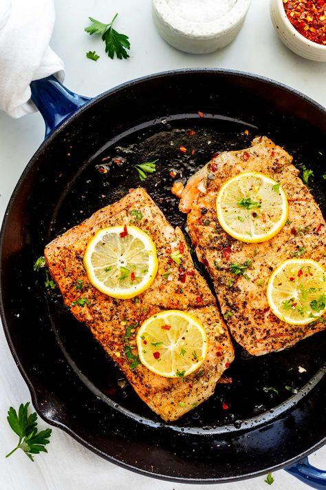 20-Minute Cast Iron Salmon Salmon On Cast Iron Skillet, Cast Iron Salmon With Skin, Cast Iron Salmon Recipes, Cast Iron Salmon, Balsamic Green Beans, Ground Beef Breakfast, Broiled Salmon, Lemon Salmon, Pan Seared Salmon