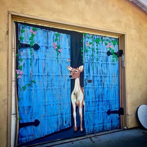 From a series of photographs by Ian Wood of garage doors painted with murals and street art in Berkeley, California. Garage Door Art, Ian Wood, Garage Door Paint, Garage Paint, Wood Art Design, Animal Art Projects, Photographic Projects, Garage Door Design, Berkeley California