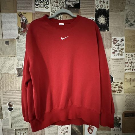 Red Nike Sweatshirt, Red Nike Hoodie, Sweatshirt Fits, Nike Sweatshirt, Red Nike, Nike Red, Nike Sweatshirts, Nike, Sweatshirts