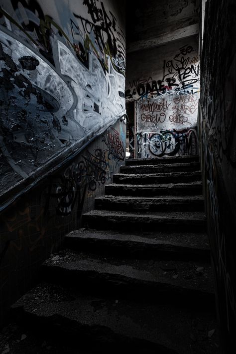 Dark Graffiti, Street Background, Building Aesthetic, Dark Street, Urban Graffiti, Magic Aesthetic, Graffiti Wallpaper, Street Graffiti, Best Iphone Wallpapers