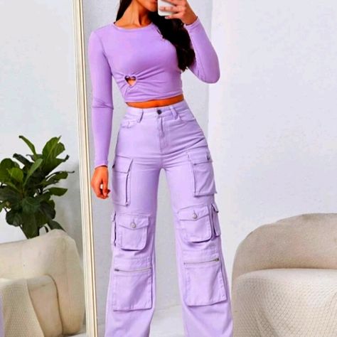 Purple cargo jeans Purple Ripped Jeans, Purple Cargo Pants Outfit, Cargo Jeans Outfit Women, Outfit Ideas Cargo, Dressing Aesthetic, Outfit Ideas Cargo Pants, Purple Cargo Pants, High Waisted Jeans Outfit, Punk Style Outfits