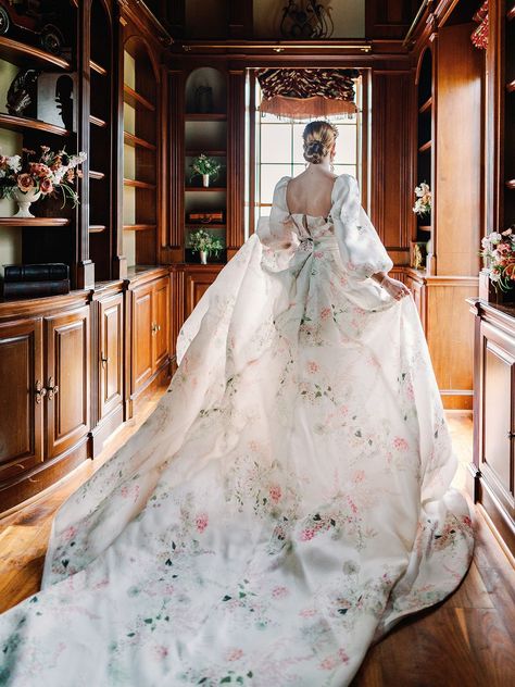 English country manor wedding inspiration with Monique Lhuillier dresses Monique Lhuillier Bridal Floral, Monique Lhuillier Dress, English Country Manor, Monique Lhuillier Wedding, Monique Lhuillier Wedding Dress, Night Gown Dress, Country Manor, Japanese Wedding, Manor Wedding