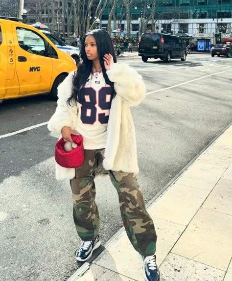 Fall Outfits Street Styles Black Women, Football Outfit Black Women, New York December Outfit Street Styles, Golden Goose Sneakers Outfit Black Women, Winter Camo Pants Outfit, Chill Fall Fits, Chicago Outfits Black Women, Fashion Nova Outfits Black Women, Sweatpants And Graphic Tee Outfit