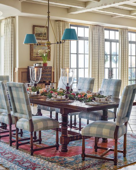 Formal Dining Room Open To Kitchen, Traditional Home Dining Room, Entertaining In A Small House, Dining Room With Round Table Ideas, Southern Traditional Interior Design, Kitchen And Dining Room Ideas Layout, Southern Dining Room, Dining Room With Round Table, Southern Interior Design