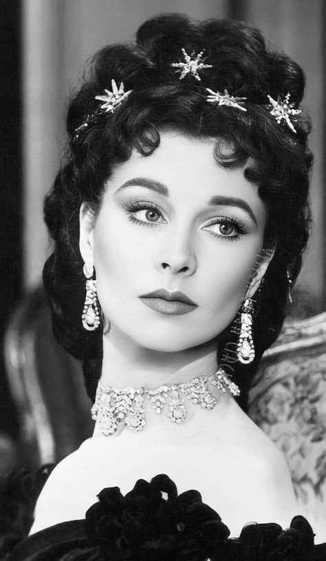 Old Hollywood Movie, Vintage Hollywood Glamour, French Cinema, Vivien Leigh, Vintage Black Glamour, Old Hollywood Glam, Hollywood Icons, Actrices Hollywood, Poses References