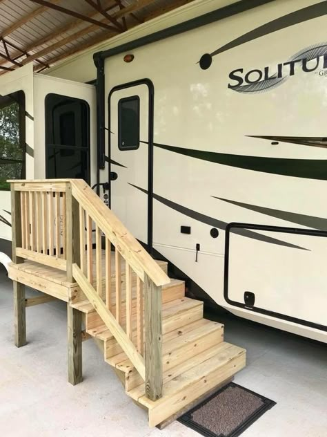 Travel Trailer Permanent Site Ideas, Camper Porches And Decks, Fifth Wheel Deck Ideas, Camper Decks Porches, Diy Rv Deck, Trailer Stairs Ideas, Camper Decks, Camper Stairs, Camper Stairs Diy