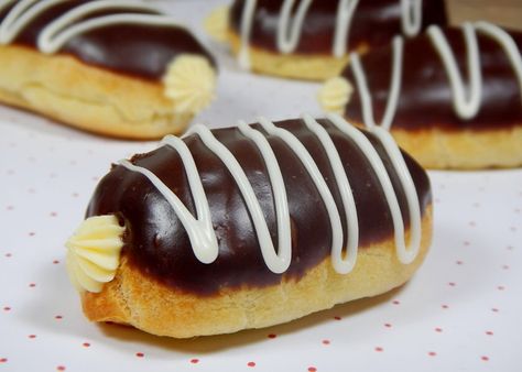 How To Make Eclairs, Mini Eclairs, Mini Patisserie, New Years Eve Dessert, Eclair Recipe, Chocolate Eclair, Choux Pastry, Oreo Dessert, Sweet Food