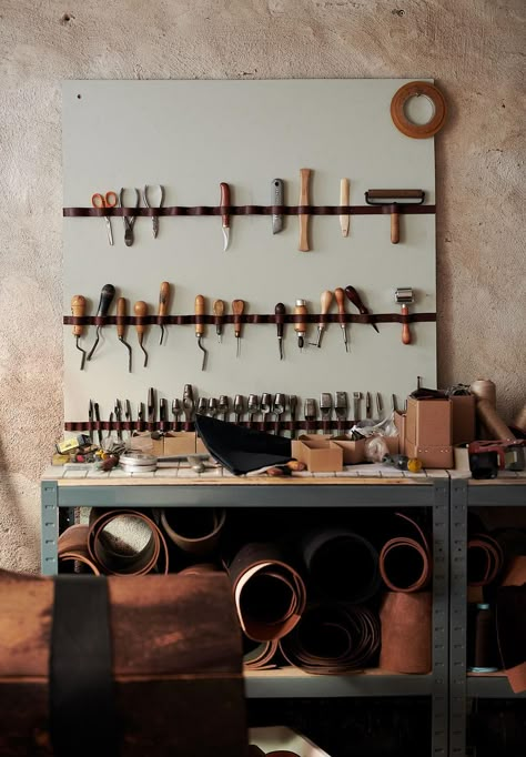 Leather Interior Design, Leather Studio, Design Studio Workspace, Workshop Studio, Leather Tools, Leather Store, Studio Organization, Leather Workshop, Workspace Inspiration