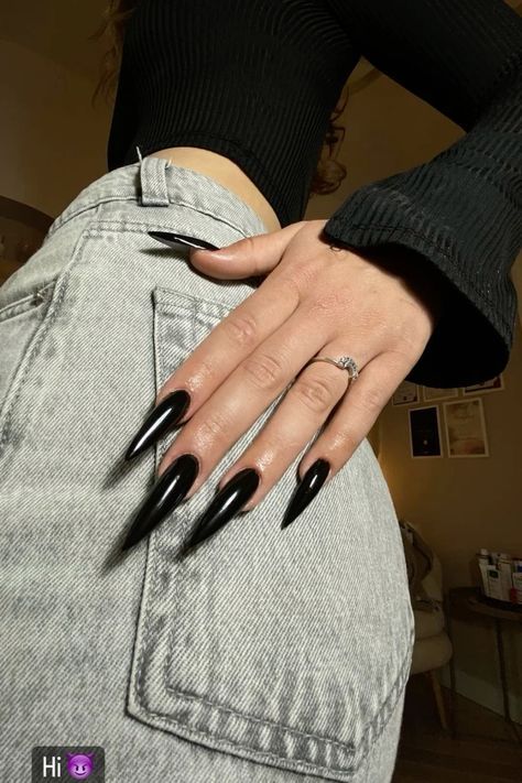 White Spots On Nails, Long Sharp Nails, Long Black Nails, Classy Almond Nails, Vampire Nails, Acrylic Nails Stiletto, Halloween Nails Diy, Black Stiletto Nails, Long Stiletto Nails