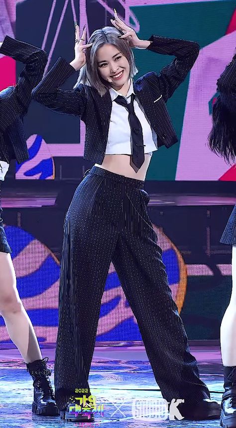 ryujin (itzy) Ryujin Cheshire Outfit, K Pop Female Fashion, Itzy Performance Outfit, Itzy Fashion, Itzy Ryujin Outfit, Itzy Concert Outfit, Ryujin Stage Outfit, Itzy Outfit, Itzy Outfits Inspired