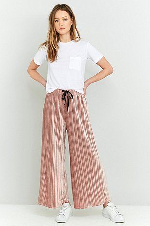 Wide Leg Outfit, Teenage Fashion Trending, New Years Look, Wide Leg Pants Outfit, Square Pants, Ladies Blouse Designs, Velvet Pants, Pantalon Large, Hijab Outfit