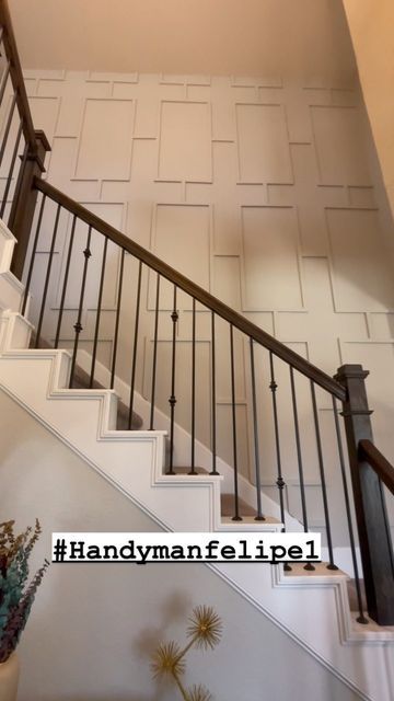 Wood Design Accent Wall Stairs, Stair Wall Wood Paneling Ideas, Stairs Wall Cladding Interior Design, Stairs Wall Cladding, Panel Wallpaper Stairs, Wall Texture Ideas, Staircase Accent Wall, Stairs Upgrade, Stairwell Accent Wall