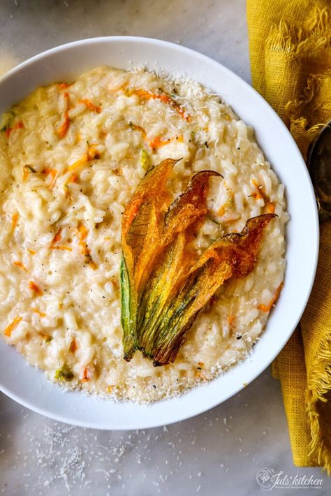 Squash blossom risotto Squash Blossom Recipe, Zucchini Blossoms, Squash Blossoms, Squash Blossom, Cooking Inspiration, Rice Dishes, Summer Recipes, Vegetable Garden, Main Dishes