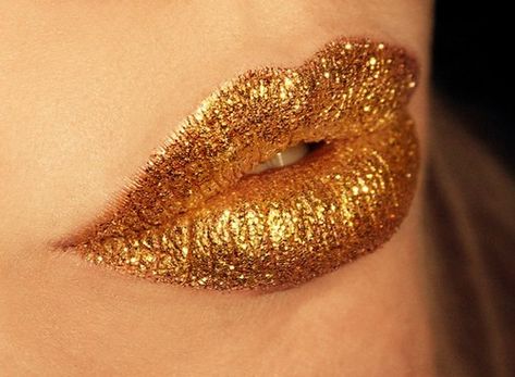 Gold Ke$ha Lips<3. #Kesha #Gold #Lips Glitter Beards, Glitter Lipstick, Gold Lips, Lipstick Art, Glitter Lips, Hot Lips, Lip Designs, Lip Art, Beautiful Lips