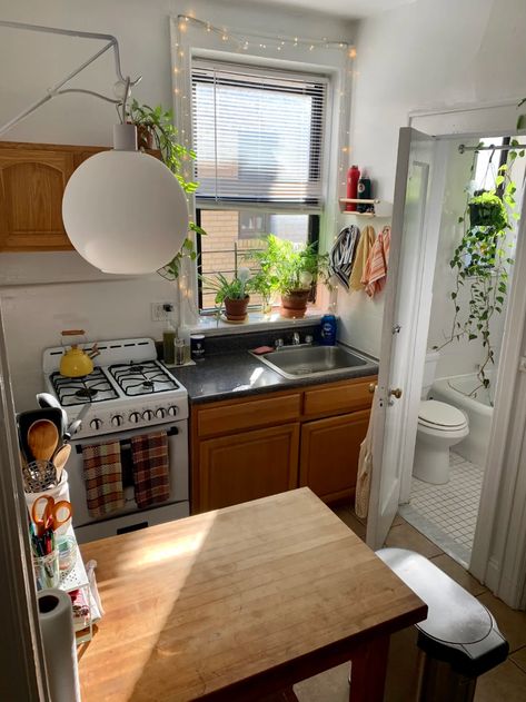 Very Small Apartment Decorating, Nyc Apt Aesthetic, Small Kitchen Studio Apartment, Tiny Nyc Apartment Living Room, Tiny Living Ideas, Cute Nyc Apartments, Lived In Apartment, Kitchen Small Apartment, Organized Apartment