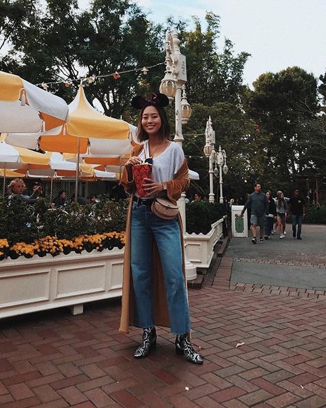 Disney World Outfits Fall, Aimee Song Style, Disney Outfits Women, Theme Park Outfits, Form Fitting Clothes, Disney Queens, Disney Themed Outfits, Disney Photo Ideas, Aimee Song