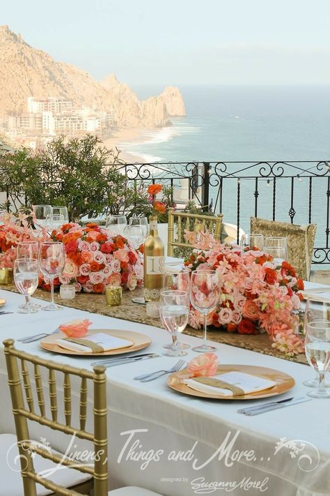 Coral White And Gold Wedding Decor, Champagne And Coral Wedding, Gold Beach Wedding, Coral Wedding Decorations, Beach Wedding Coral, Yacht Wedding, Rosa Coral, Beige Wedding, Wedding Types