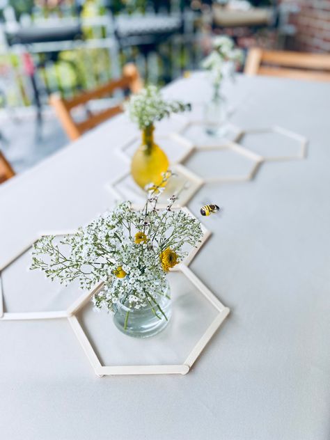 Honeycomb Decorations Birthday Parties, Bee Themed Table Decor, Honey Centerpiece Ideas, Bee Themed Centerpieces Flower, Boho Bee Theme, Bee Themed Flower Arrangements, First Bee Day Party Centerpieces, Sunflower And Bee Table Decor, Honeycomb Party Decorations