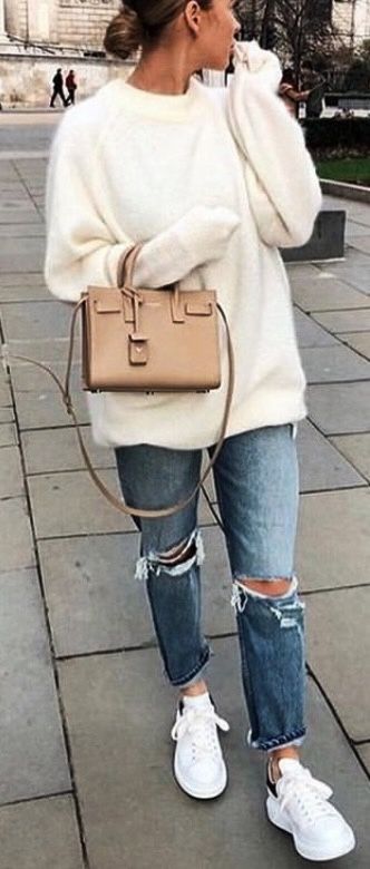 Trendy Coat, Mode Inspiration, Fall Winter Outfits, Outfits Casuales, Ripped Jeans, Autumn Winter Fashion, Trendy Outfits, Coats For Women, Winter Outfits