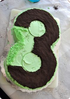 TheDomesticProject - Simple step by step instructions for decorating a Cars cake  (9) Crumb Coating A Cake, Car Cake Tutorial, Car Cakes, Monster Truck Cake, Cars Birthday Cake, Cars Cake, Truck Cakes, Cars Birthday Party Disney, Disney Cars Birthday