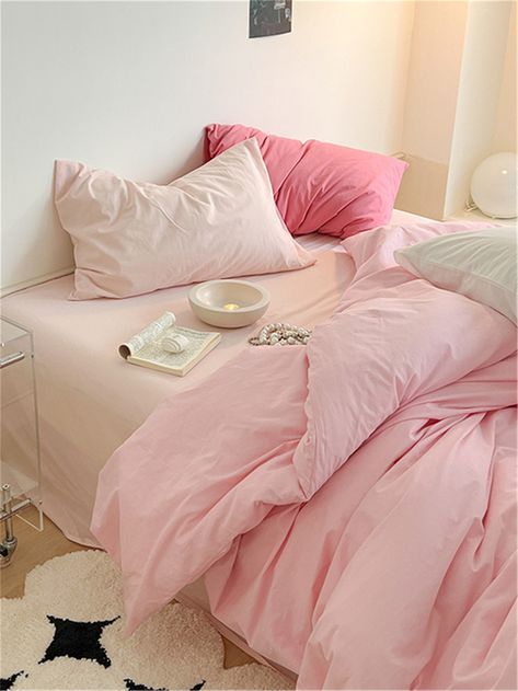 pink sheets Pink Bedspread Aesthetic, Bright Pink Bedding, Aesthetic Pink Bedding, Pink Room Decoration Ideas, Cute Bedding Set, Cute Bed Set Up, Girly Bedsheets, Pastel Pink Bedding, Pink Bed Comforters