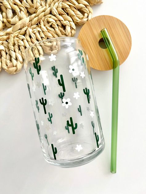 Cute Glass Cups Aesthetic, Cactus Glass Cup, Cricket Cups Designs, Cute Coffee Cups Designs, Trendy Glass Cups, Cute Drinking Glasses, Can Cup Design, Cute Cups Aesthetic, Cricket Cup Ideas