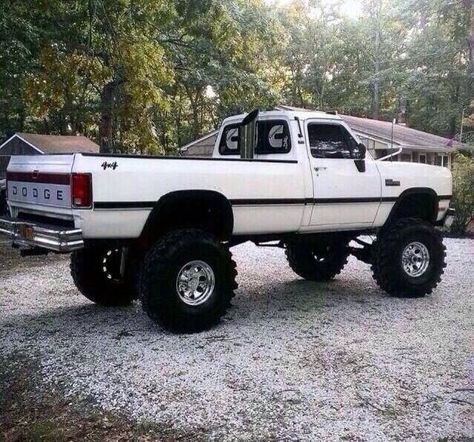 1st Gen #Dodge #Cummins #Truck  #Mopar 1st Gen Cummins, Dodge Diesel Trucks, Old Dodge Trucks, Dodge Diesel, Cummins Trucks, Trucks Lifted Diesel, Station Service, Mud Trucks, White Truck