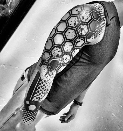 Sleeve Tattoo Geometric, Geometric Tattoo Sleeve, Tatuaje Trash Polka, Men's Tattoo, Geometric Tattoo Sleeve Designs, Hexagon Tattoo, Geometric Tattoo Pattern, Honeycomb Tattoo, Full Hand Tattoo