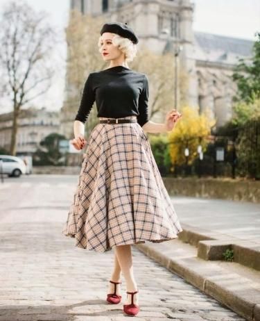 Stile Pin Up, Look Retro, Vintage Inspired Outfits, Vestidos Vintage, Mode Inspo, Plaid Skirt, 50s Fashion, 1950s Fashion, Mode Vintage