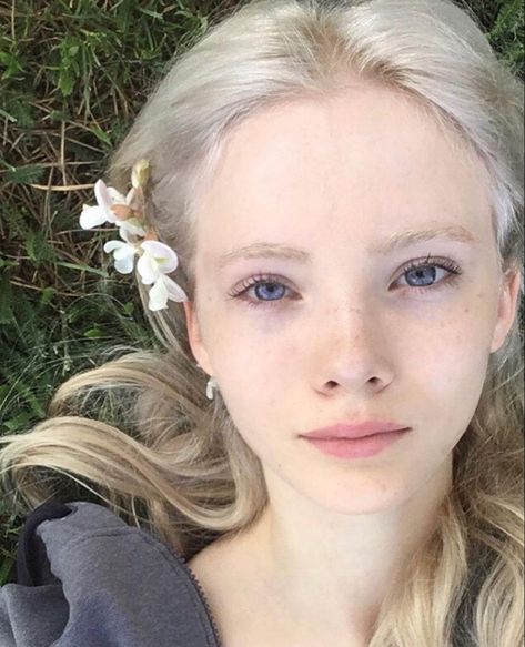 Albino Girl, Freya Allan, Yennefer Of Vengerberg, Targaryen Aesthetic, Healthy Lifestyle Motivation, 영감을 주는 캐릭터, The Witcher, Inspirational Women, Pretty Face