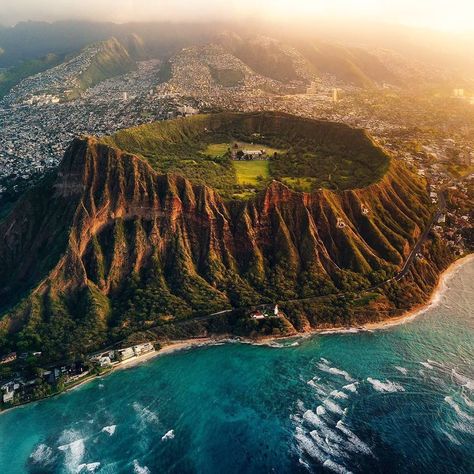 World Landforms on Instagram: “(Eng) Diamond Head State Monument. Diamond Head is a volcanic cone on the Hawaiian island of Oahu and is the most popular Hawaii State…” Most Beautiful Places On Earth, Diamond Head, Places On Earth, Beautiful Places On Earth, Hawaii Vacation, Oahu Hawaii, Hawaiian Islands, Beautiful Places To Travel, Love Is In The Air