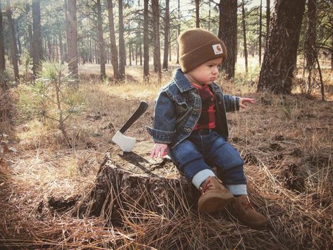 Lumberjack theme photoshoot Taken by: Carol Sandoval Lumberjack Photoshoot, Lumberjack Theme, Theme Photoshoot, Lumberjack Baby, Lumberjack, Baby Photoshoot, Baby Photo, Baby Photos, Photo Ideas