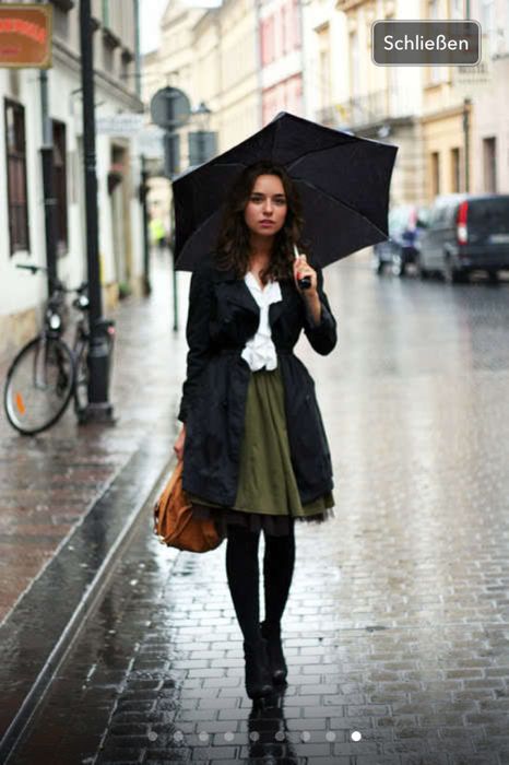 Nothing like a Poufy Skirt to make you feel pretty on a rainy day!  The rain jacket is a must for traveling in Europe (especially in London!) Rainy Outfit, Rok Outfit, Weekend Mode, Olive Green Skirt, Style Parisienne, Walking Down The Street, Winter Mode, Looks Street Style, Thanksgiving Outfit