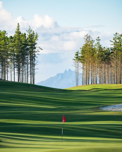 Tom Doak's new masterpiece, the North Course at Te Arai Links, will open for play on October 1. Thus, Te Arai LInks will have 36 holes. Learn more! 😍💯⛳🇳🇿 #tomdoak #tearailinks #newzealand #sustainability #maori #golfcourse #golfbusinessmonitor Golf Courses Beautiful, Golf Scenery, Golf Course Aesthetic, Golfing Aesthetic, Golf Landscape, Golf Aesthetics, Golf Drawing, Ocean Restaurant, Golf Course Photography