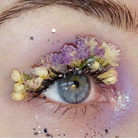 Flower Eye Makeup, Shiny Makeup, Flower Makeup, Orihime Inoue, Face Paintings, Creative Makeup Looks, Spring Makeup, Aesthetic Eyes, Luxury Makeup