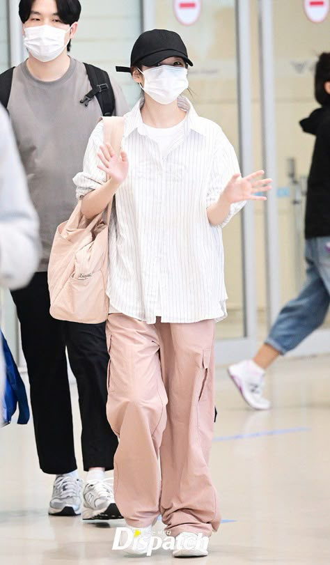 Iu Airport Fashion, Iu Style, Iu Outfits, Pop Outfits, Cute Images With Quotes, Iu Fashion, Airport Fashion, Airport Style, Cute Images