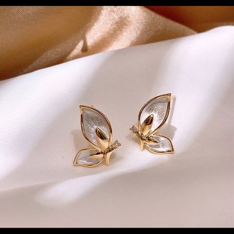 Beautiful Fashion Earrings Gold Tone Butterfly Stud Earrings, Sweet Jewelry, Hollow Heart, Luxury Earrings, Butterfly Earrings Stud, Earring For Women, Pattern Animal, Crystal Stud Earrings, Earring Type